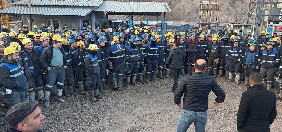 ÇAYIRHAN’DA 500 MADENCİ KENDİLERİNİ MADENE KAPATTI